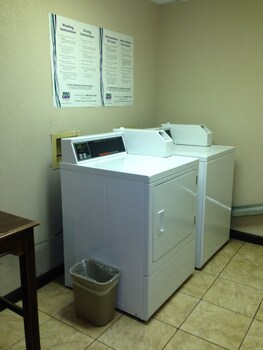 Executive Inn,Near Shadow Lakes Golf Course,3 star