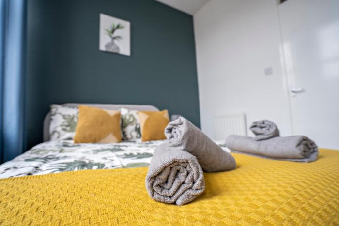 2 bed town centre free parking