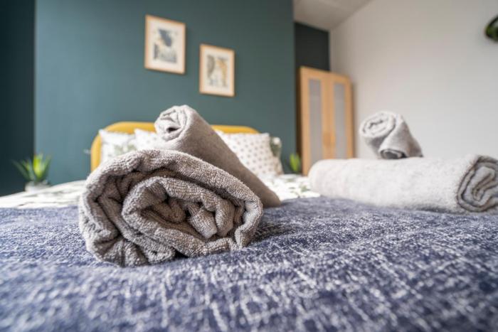 2 bed town centre free parking