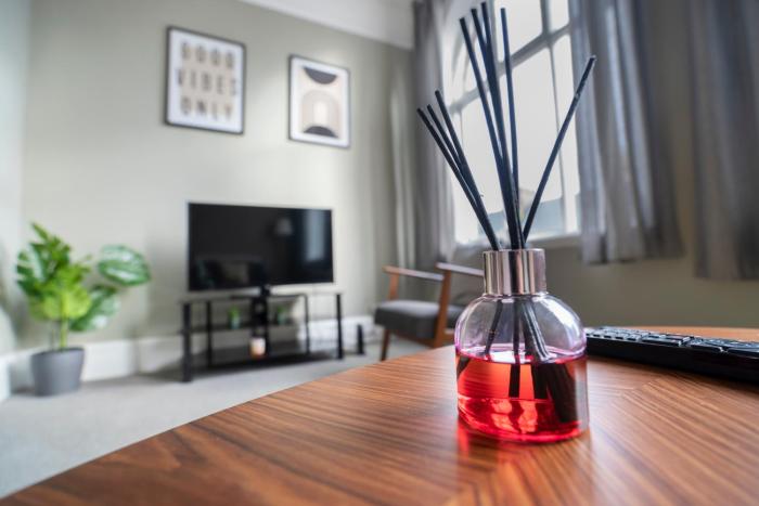 2 bed town centre free parking