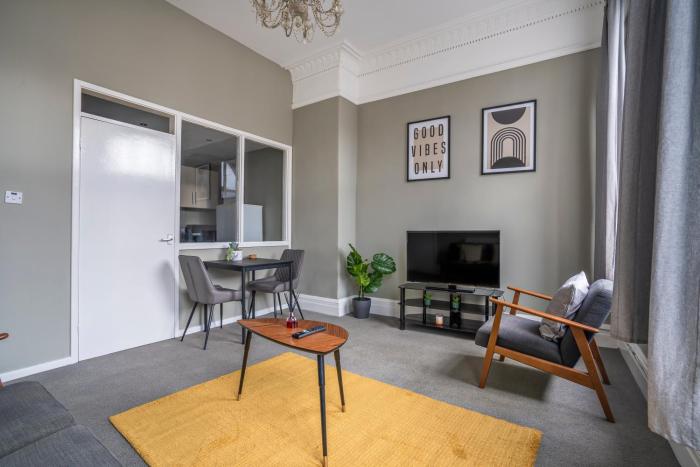 2 bed town centre free parking