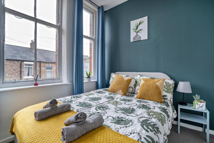 2 bed town centre free parking