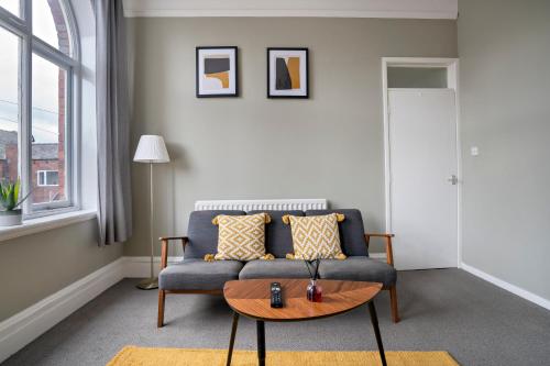 2 bed town centre free parking