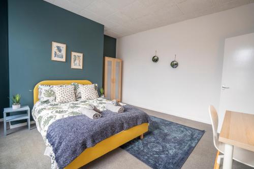 2 bed town centre free parking