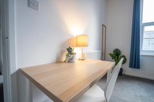 2 bed town centre free parking