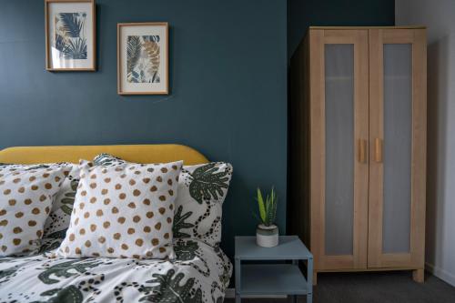 2 bed town centre free parking