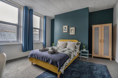 2 bed town centre free parking