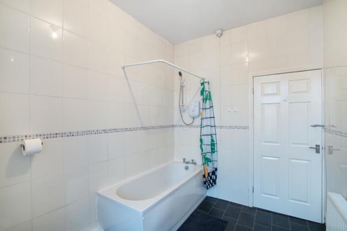 4bedrooms 3bath 9beds wallsend