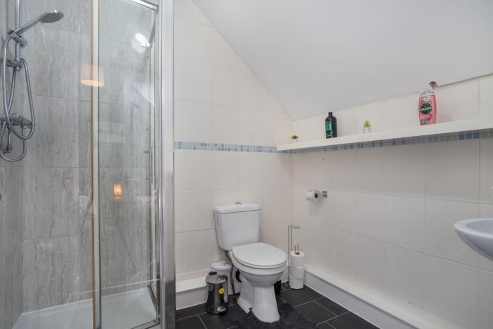 4bedrooms 3bath 9beds wallsend