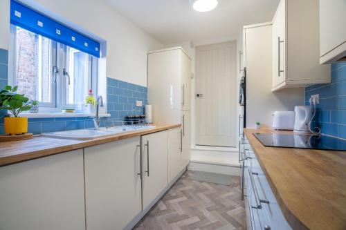 Cozy 3 Bed Apartment - Parking,,2 star