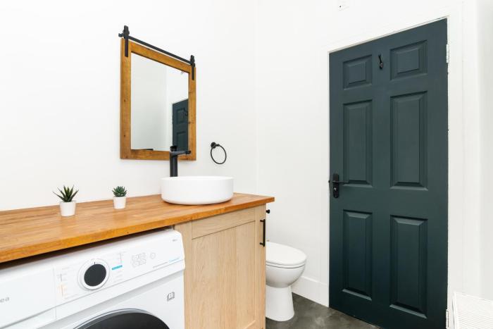 1 bedroom apartment free parking