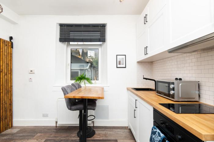 1 bedroom apartment free parking