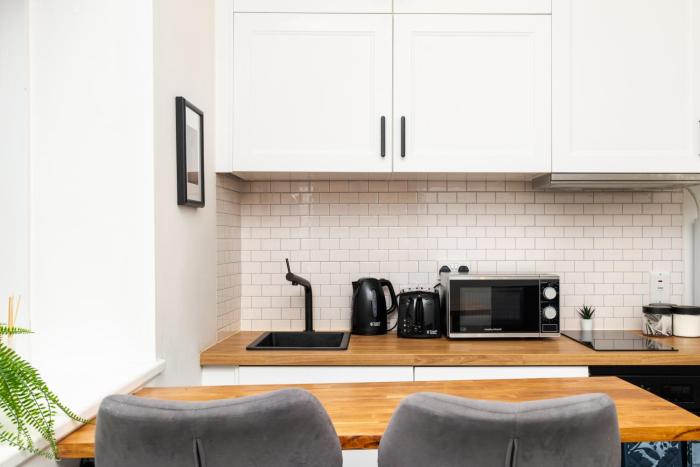 1 bedroom apartment free parking