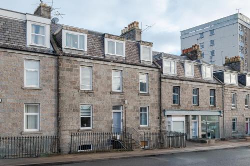 1 bedroom apartment free parking