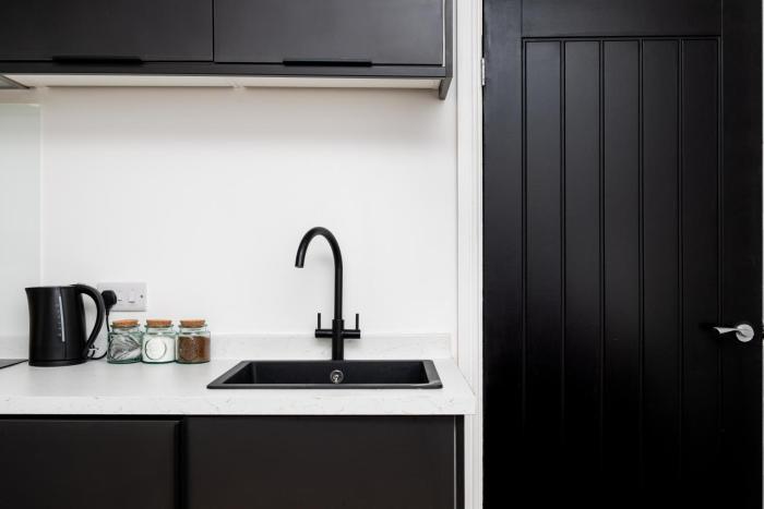 2 bedroom apartment free parking