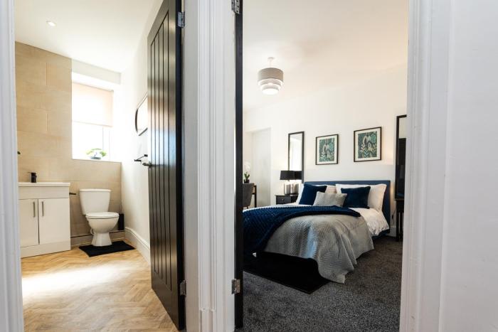 2 bedroom apartment free parking