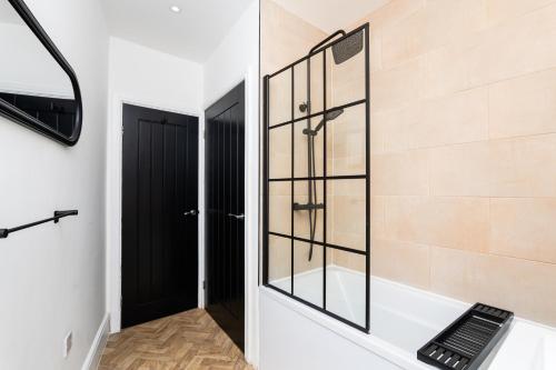 2 Bedroom Apartment-Free Parking,,2 star