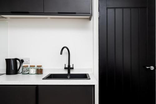 2 bedroom apartment free parking