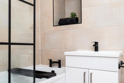 2 bedroom apartment free parking