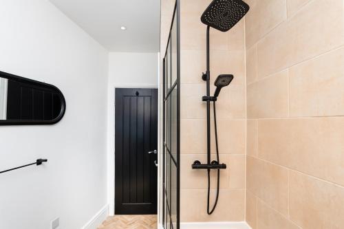 2 bedroom apartment free parking