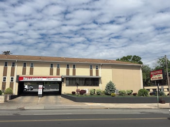 Belleville Motor Lodge,,2 star