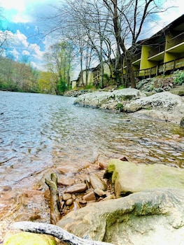 Newfound Lodge On The River,,2 star