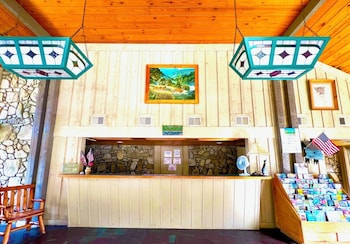 Newfound Lodge On The River,,2 star