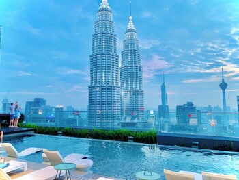 well shaped suites at star klcc