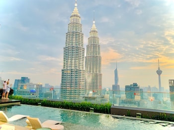 well shaped suites at star klcc