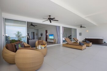ocean view jacuzzi 3br kata penthouse