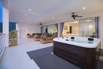 ocean view jacuzzi 3br kata penthouse