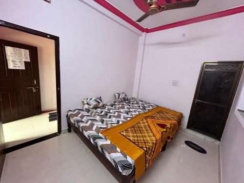 Anirudhha Home Stay,,2 star