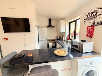 526A Farnham Rd,,2 star