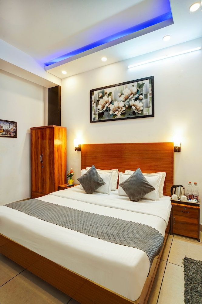 hotel white at vasundhara