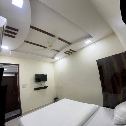 Hotel The Majestic Taj,,3 star