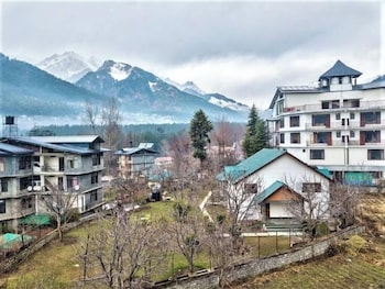 snow park villas and resort manali
