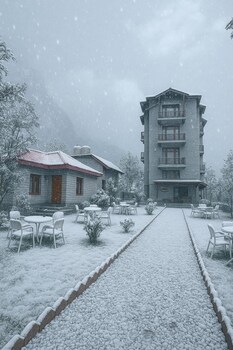 snow park villas and resort manali