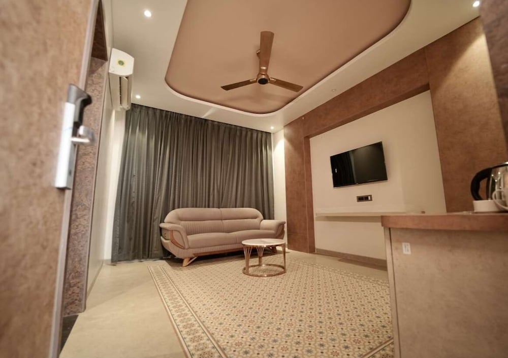 pandharipuram palace