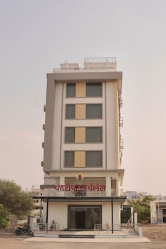 Pandharipuram Palace,,2 star