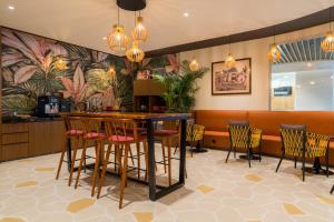 080 transit hotel t2