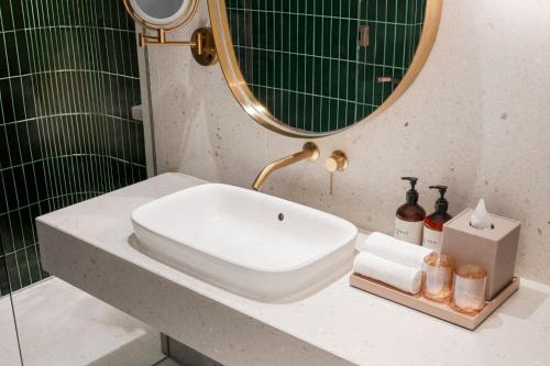 kimpton naluria kuala lumpur by ihg