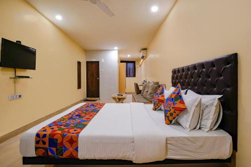U Life Hotel,,2 star