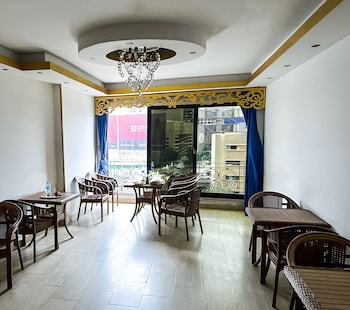 Oasis Hotel Downtown,28 Mohammed Haggag,3 star