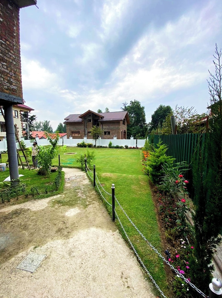 hotel anjeer villa srinagar