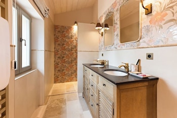 le prieure chateau la martinette