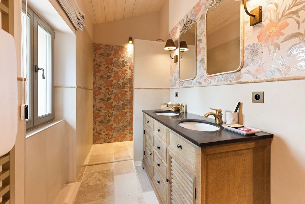 le prieure chateau la martinette