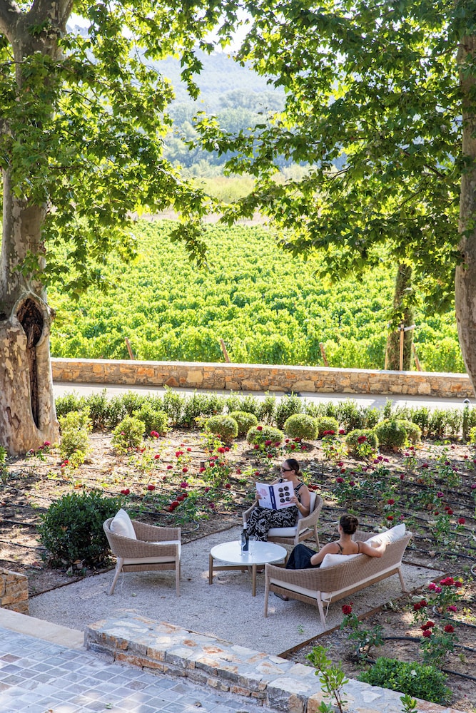 le prieure chateau la martinette
