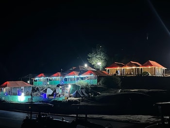 buddy hikers stay badrinath