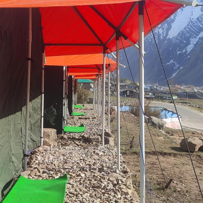 buddy hikers stay badrinath
