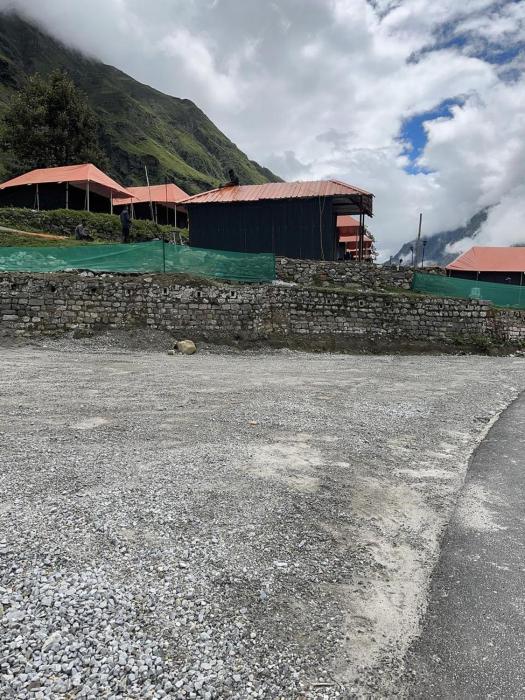 buddy hikers stay badrinath